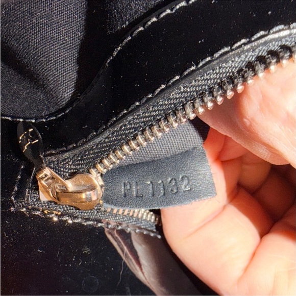 Louis Vuitton Epi Electric Pochette Sobie
Clutch Bag Noir - Picture 16 of 16